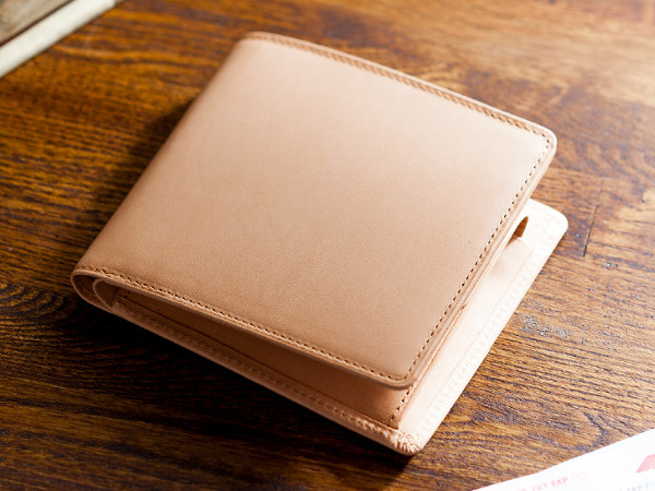 パティーナ折財布のデザイン